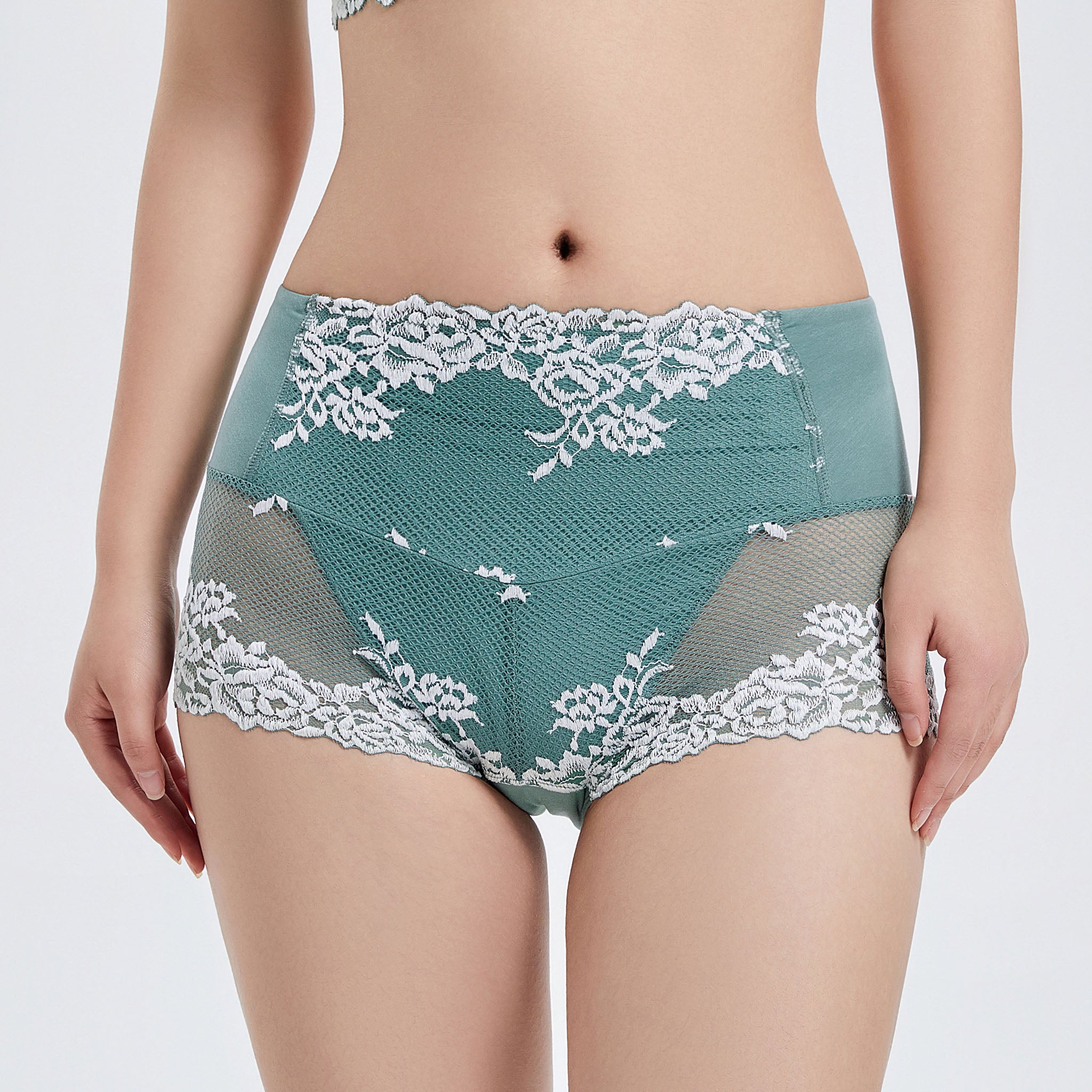 レーシーローレグショーツ〈ホワイトローズ〉