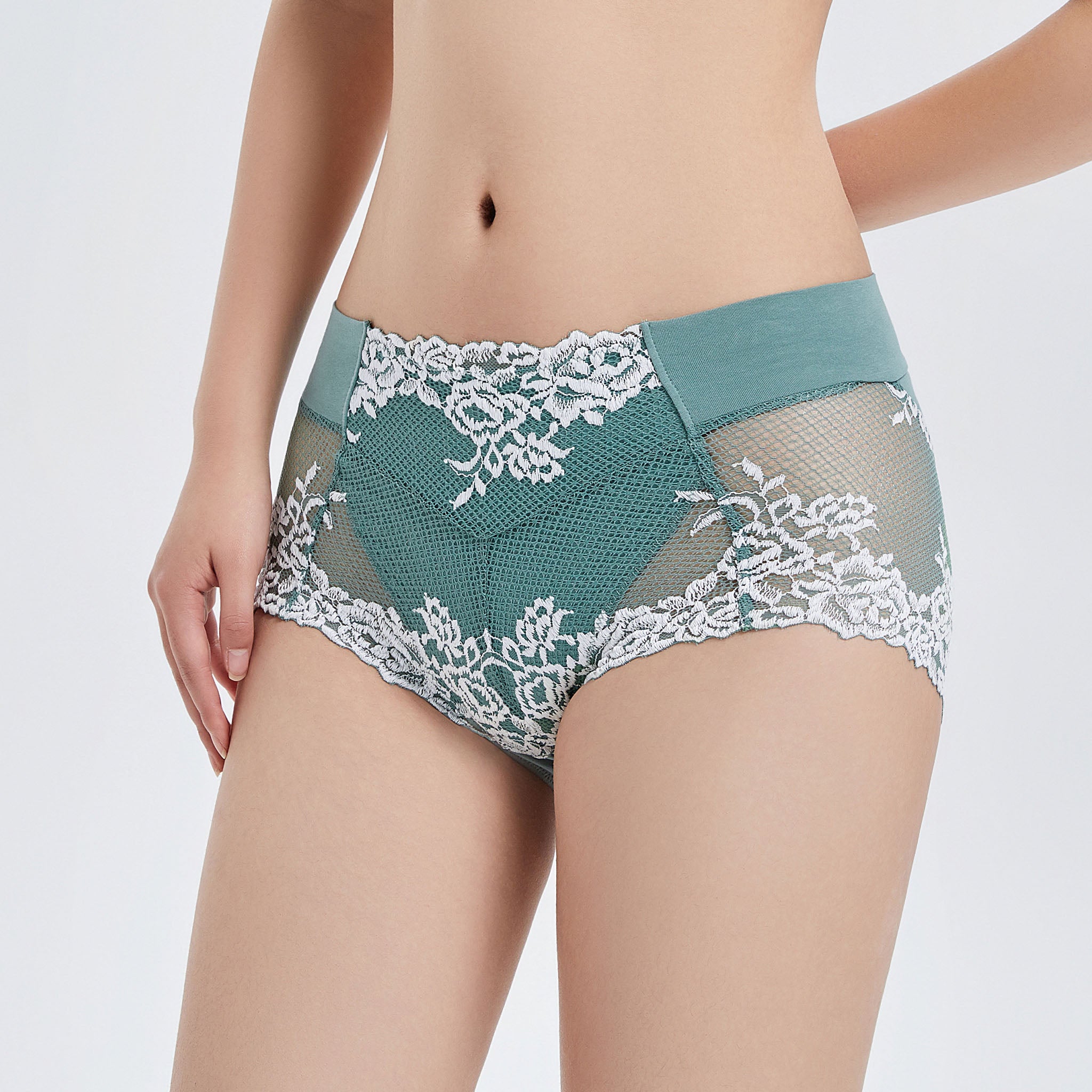 レーシースタンダードショーツ〈ホワイトローズ〉