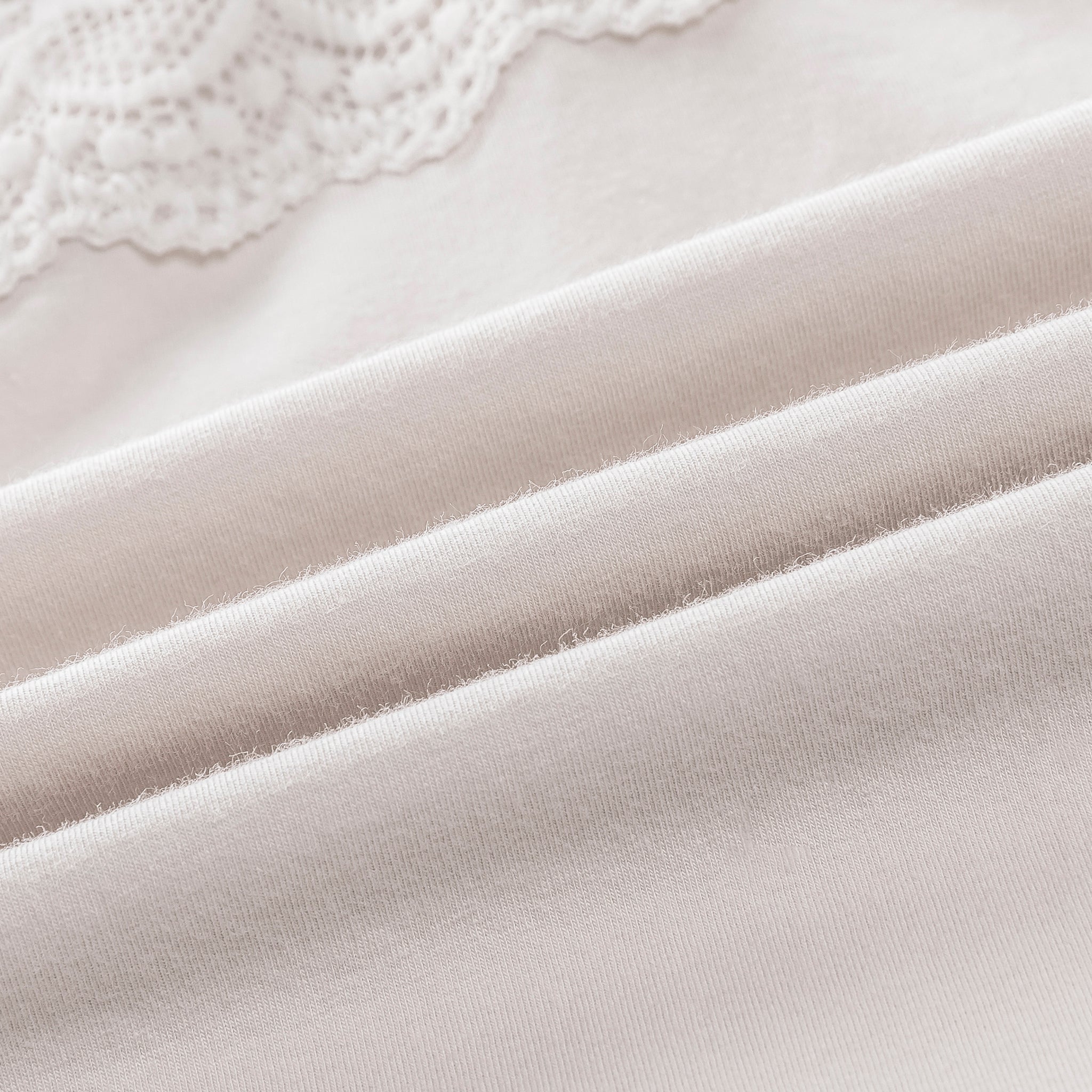 ノンワイヤーレーシーブラキャミ〈カンパニュラ〉