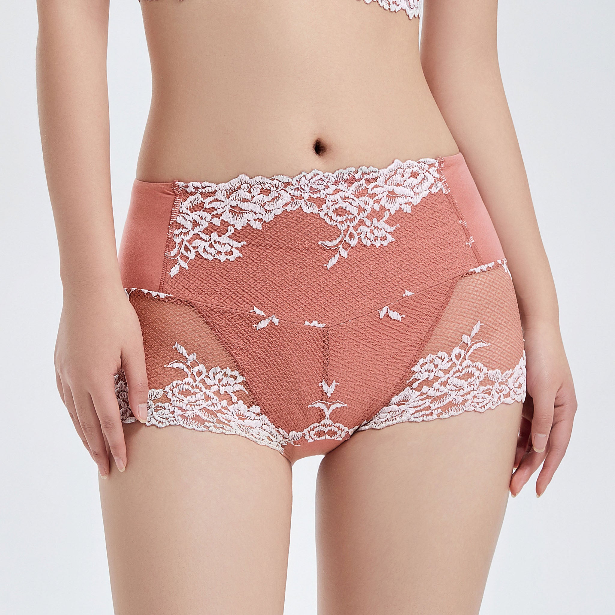 レーシーローレグショーツ〈ホワイトローズ〉